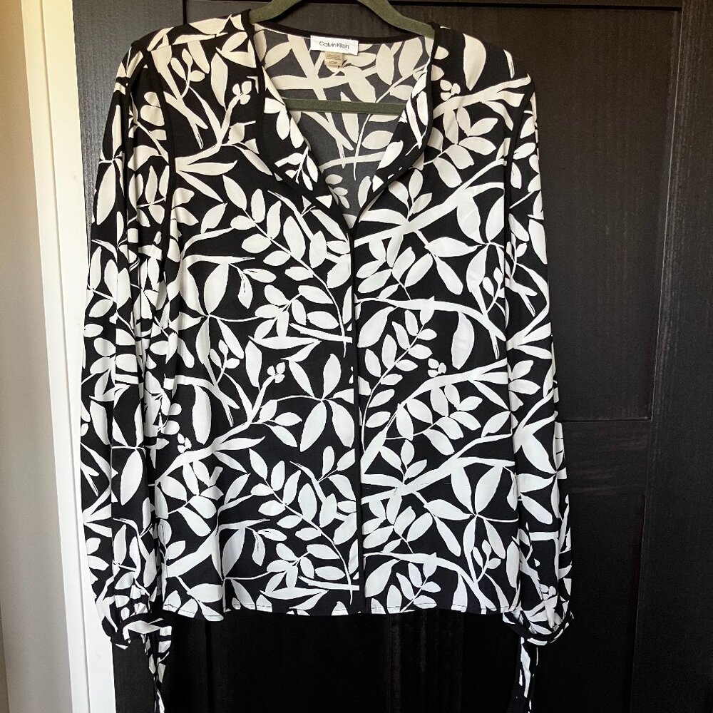black and white patterned top